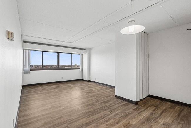 Interior Photo - Chateau Student Housing Co-op
