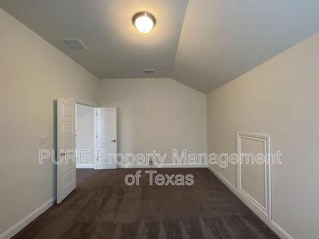 Building Photo - 716 Expedition Way
