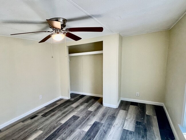 Building Photo - Recently Renovated 2 Bedroom / 2 bathroom ...