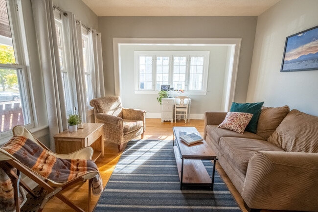 Primary Photo - 715 Union Ave SE