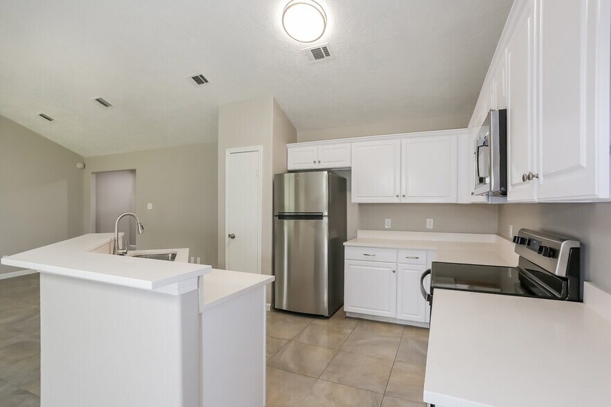 Building Photo - 16096 Sun View Ln