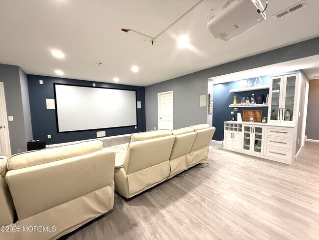 Building Photo - 6 Wisteria Ct