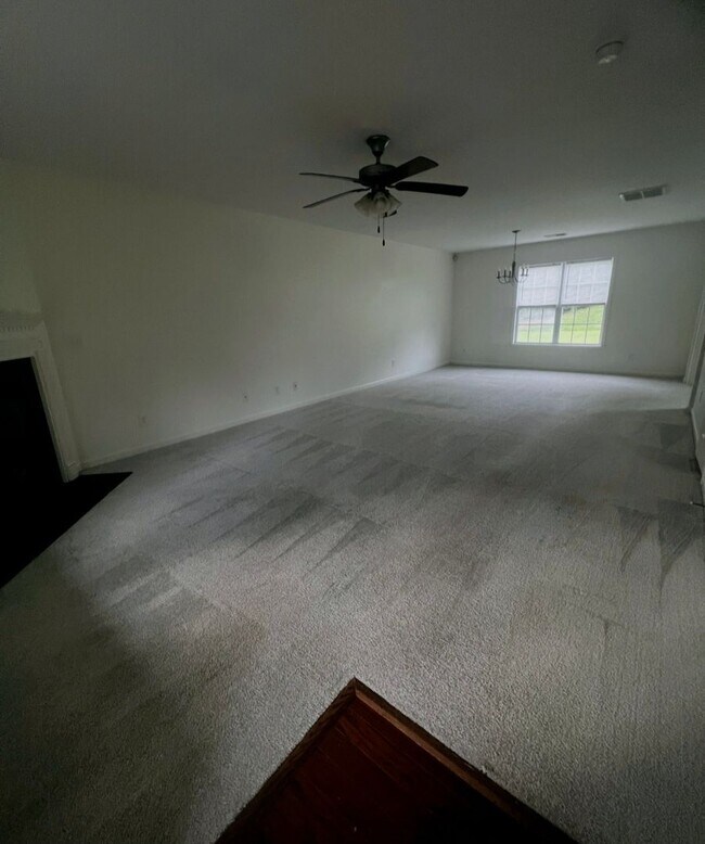 Building Photo - 3 bedroom Greensboro Rental with Attached Garage