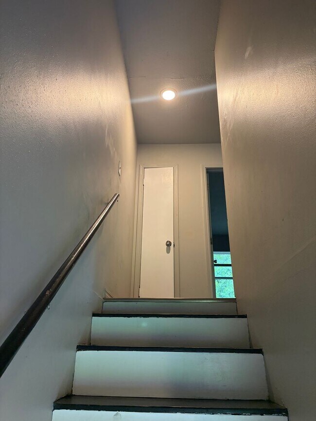 Building Photo - HKM - 1303/1305 (CBC)
