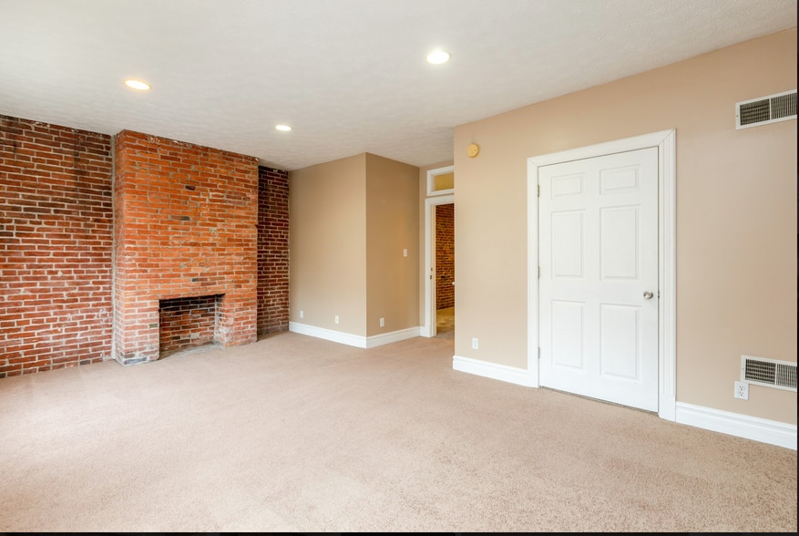 Building Photo - 132 S 20th St