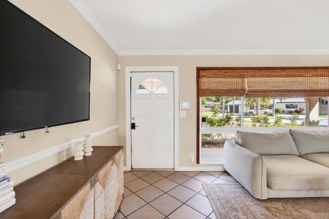 Building Photo - 301 SE 8th Ave