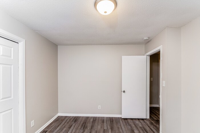 Building Photo - 8609 Lobelia St
