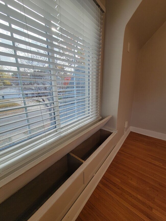 Building Photo - Beautiful Cedar Falls Home