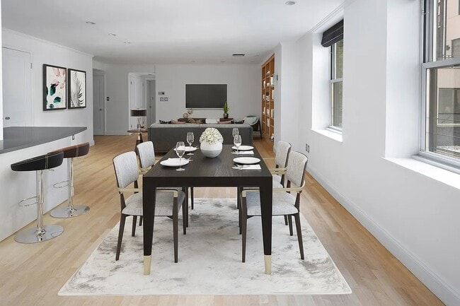 Building Photo - 253 W 73rd St
