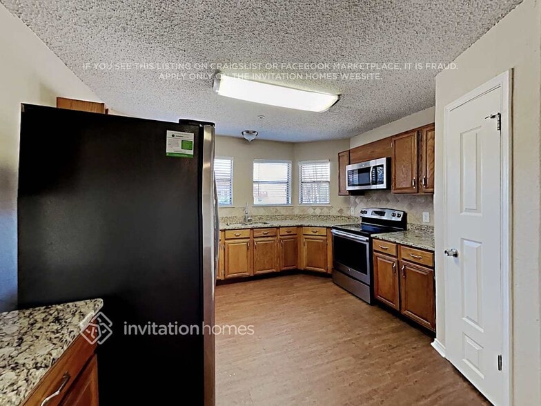 Building Photo - 8713 Wood Glen Dr