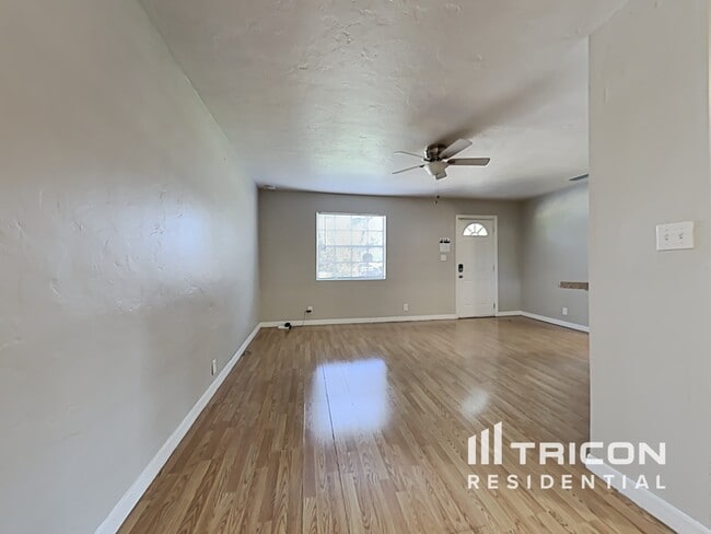 Building Photo - 2144 23rd Ave N