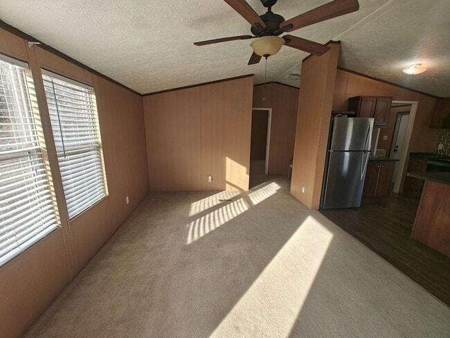 Building Photo - 2 bedroom home