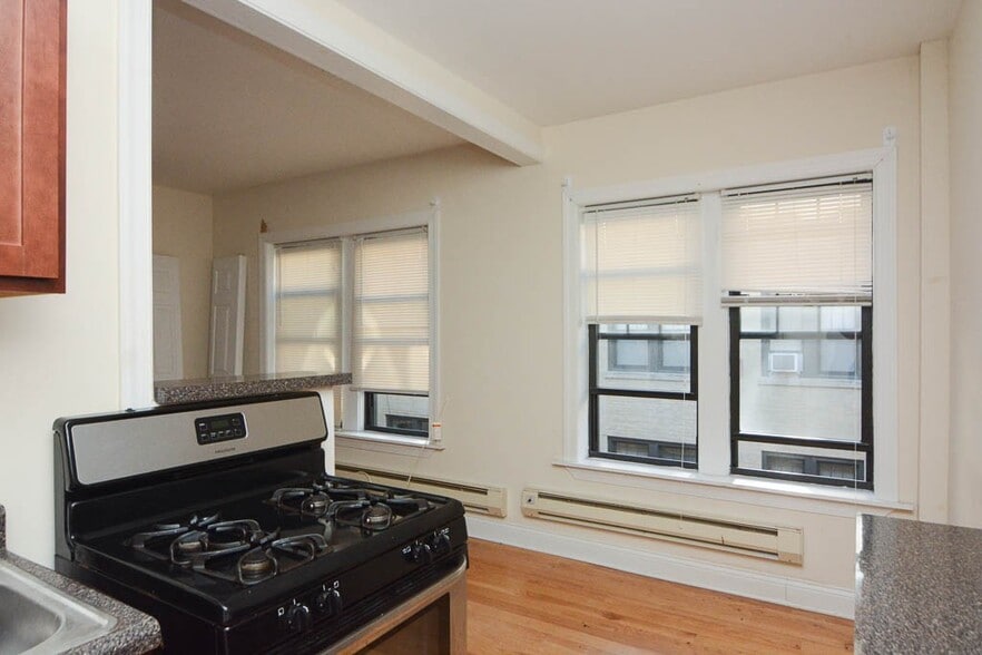 Building Photo - 2847 N Orchard St