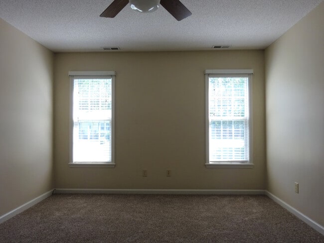 Building Photo - Beautiful 3BR/2Bath with Bonus Room!