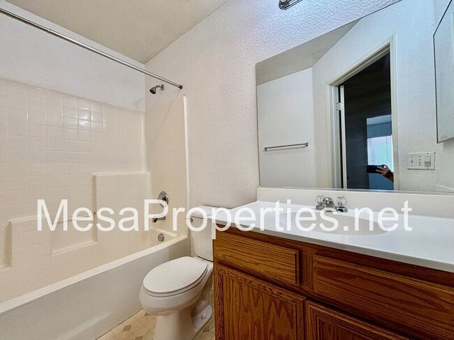 Building Photo - 13784 Brynwood St
