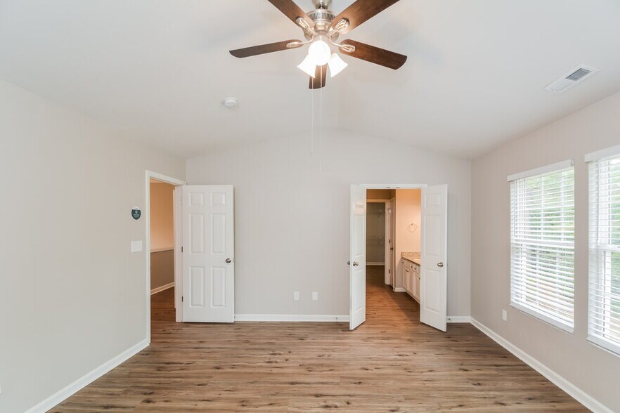 Building Photo - 5215 Little Sandy Dr