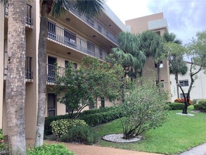 Building Photo - 4820 Lucerne Lakes Blvd W