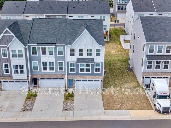 Building Photo - 4013 Singerville Ct