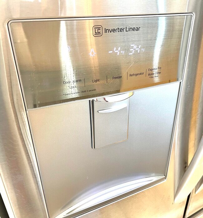 Building Photo - 616 Clearwater Park Rd