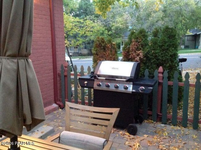 Building Photo - 325 E Union St