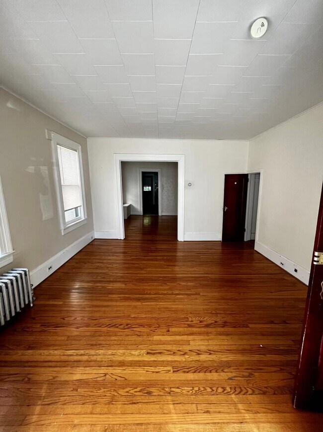 Building Photo - 1745 Sanderson Ave