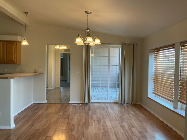Building Photo - 4 Bed 3 Bath Home with Expansive Country V...