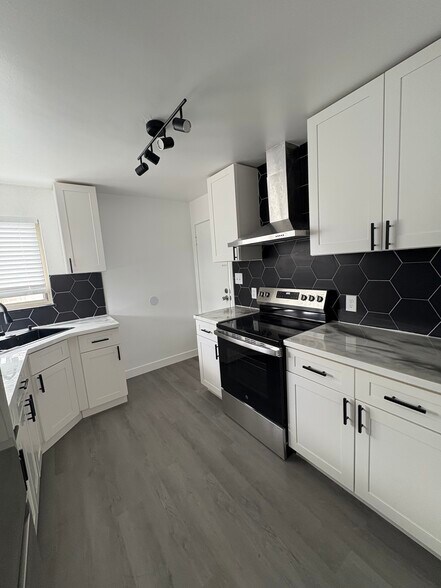 Building Photo - 2215 Ames St