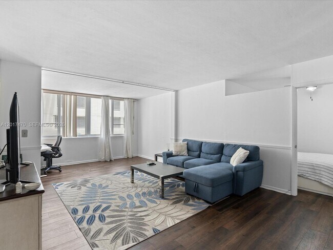 Building Photo - 5005 Collins Ave