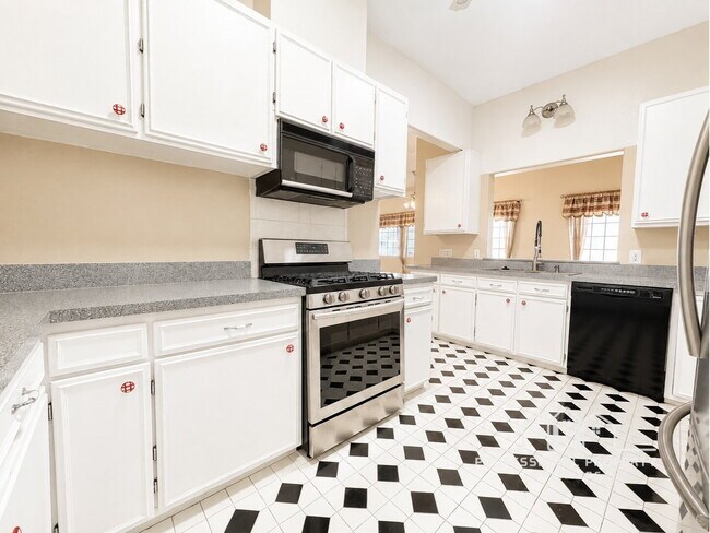 Building Photo - 3-bedroom, 3-bathroom home in Foothills Mobile Est