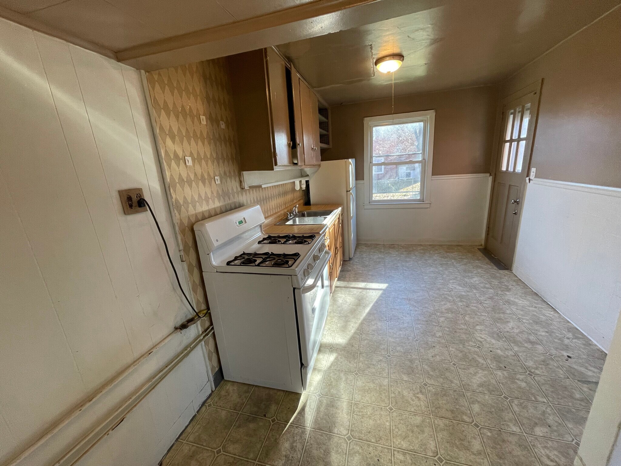 Building Photo - 337 Hemlock Dr