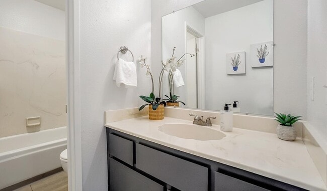 Building Photo - 5085 Valley Crest Dr