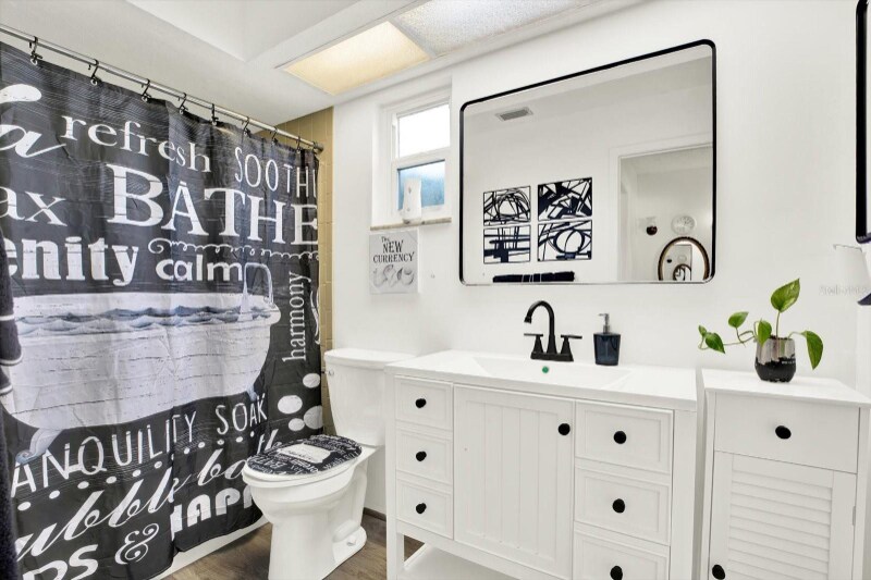 Building Photo - 11256 Holbrook St