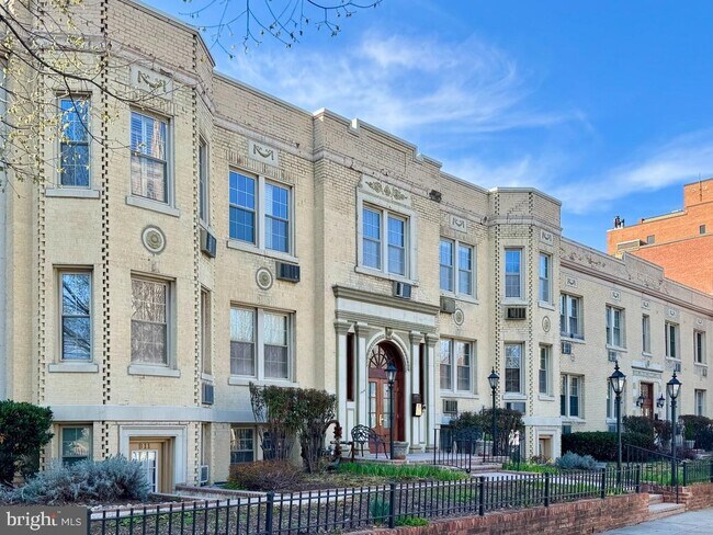 Building Photo - 3024 Wisconsin Ave NW