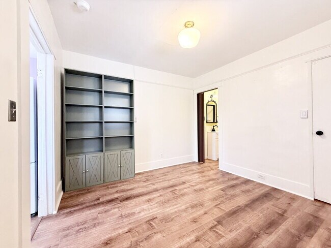 Building Photo - 4187 Denker Ave