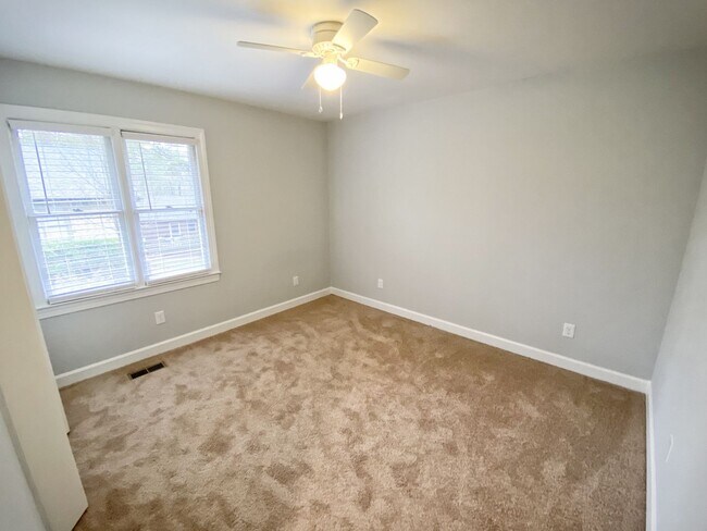 Building Photo - Beautifully Renovated 2 Bedroom 2 Bath in ...