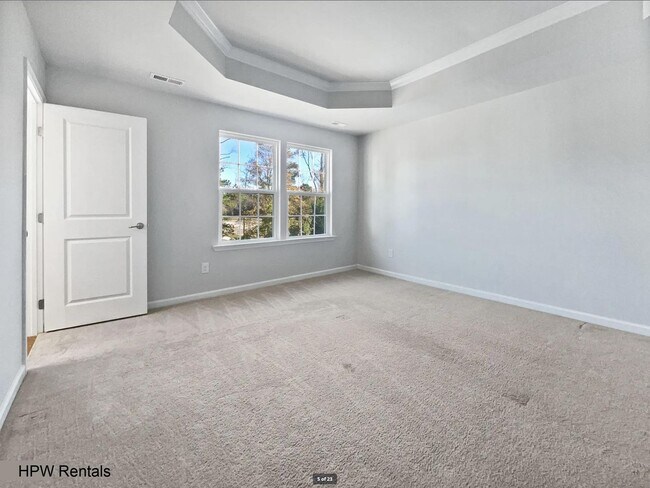 Building Photo - 3-Story End Unit Townhome with 3 Beds, 3 B...