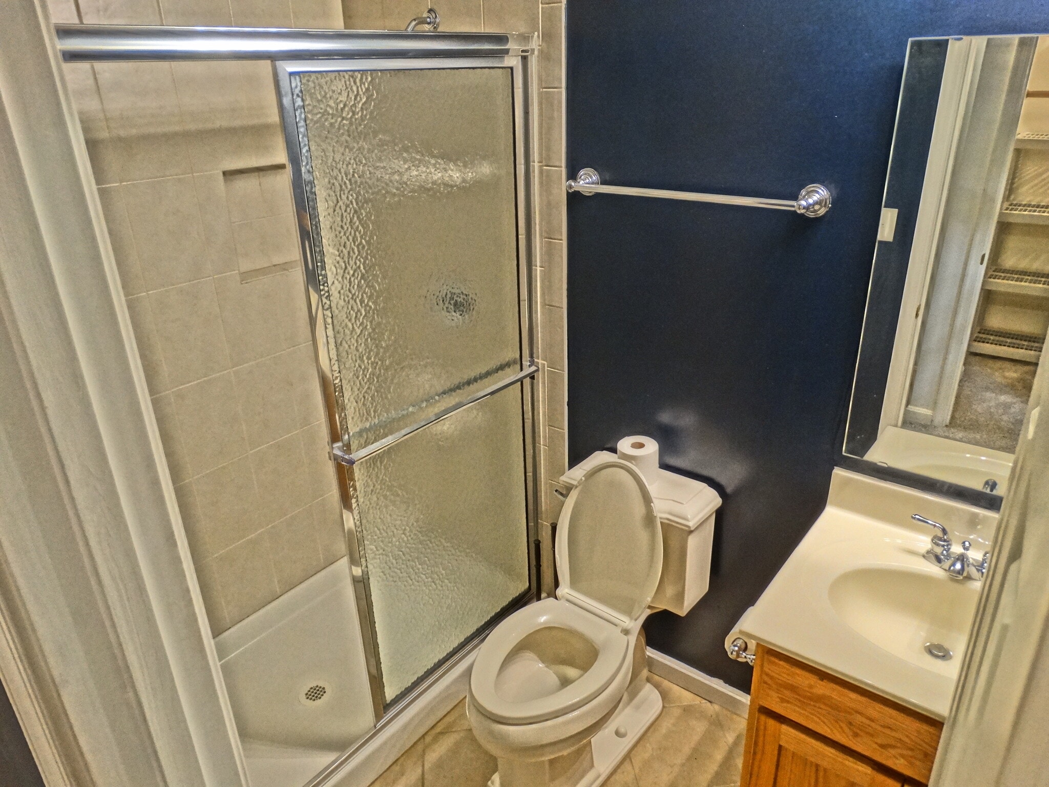 Full Bathroom - 11598 Tolson Plz