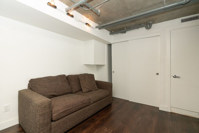 Building Photo - +++ LOOK NO FURTHER STUNNING 1BD LOFT WITH...