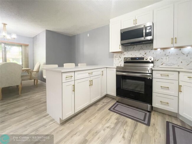 Building Photo - 340 Knotty Pine Cir