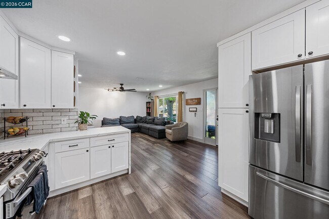 Building Photo - 1208 Roseann Dr