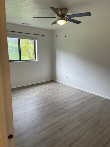 Building Photo - 7214 Creekview Dr