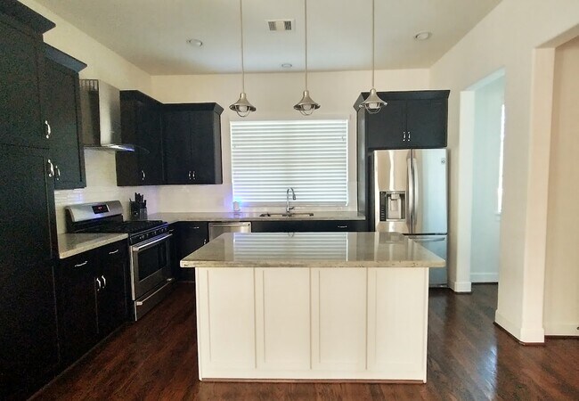 a cook's kitchen - 3406 La Branch St