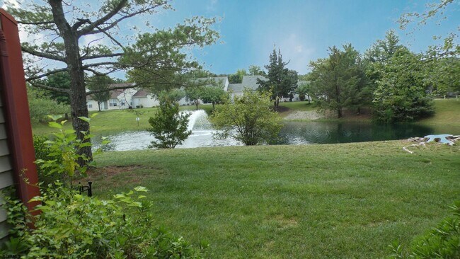 Building Photo - 696 E Lake Front Cir
