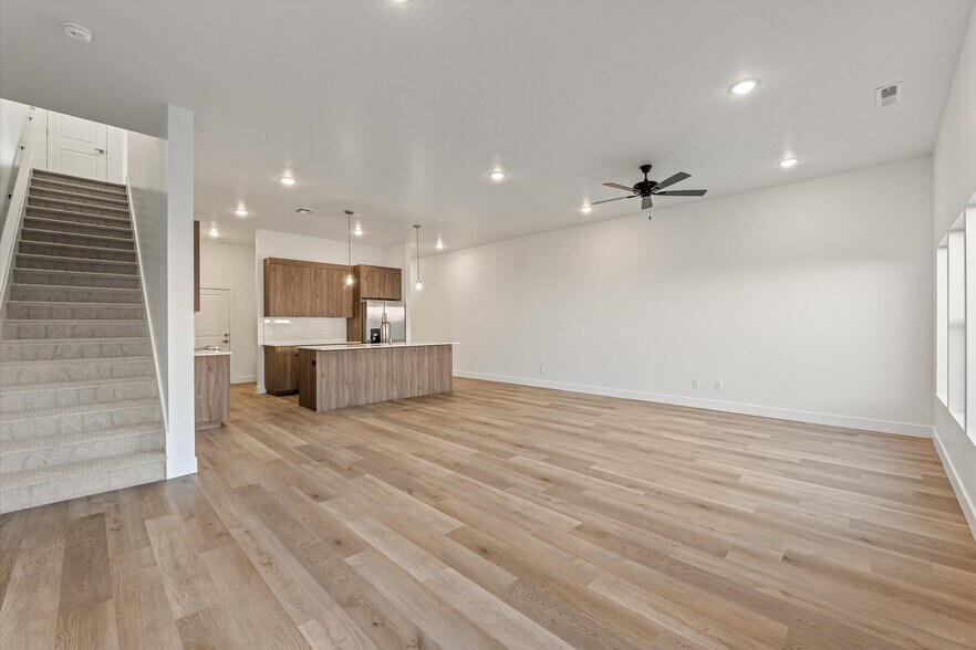 Building Photo - 366 S Fitness Wy