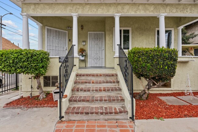 Building Photo - 2125 Mozart St
