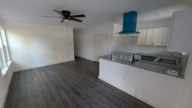 Building Photo - ? Brand-New Unit – 3 Bedrooms, 2.5 Bathroo...