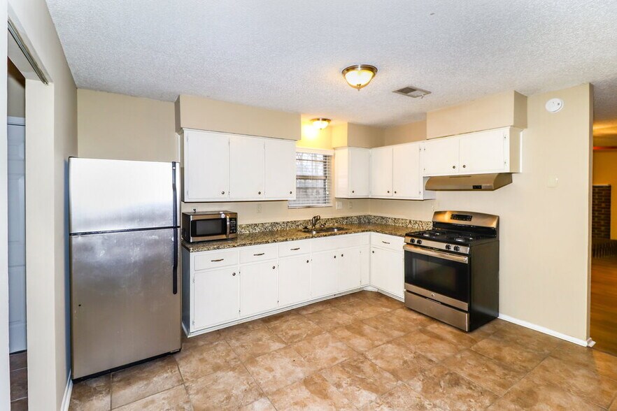 Building Photo - 9091 S Wilderwood Ln