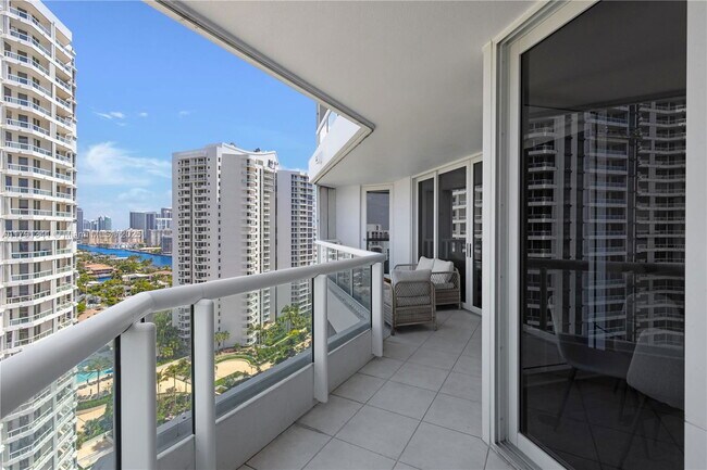 Building Photo - 21055 Yacht Club Dr