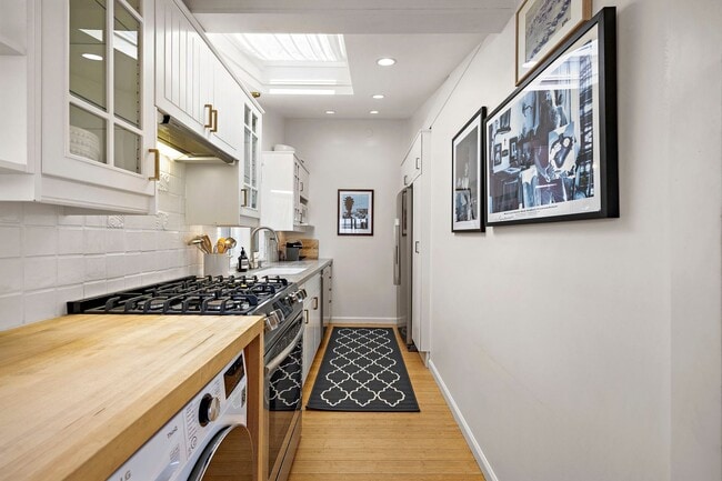 Building Photo - Woods Cove Furnished Cottage