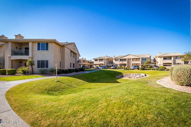 Building Photo - 16013 S Desert Foothills Pkwy